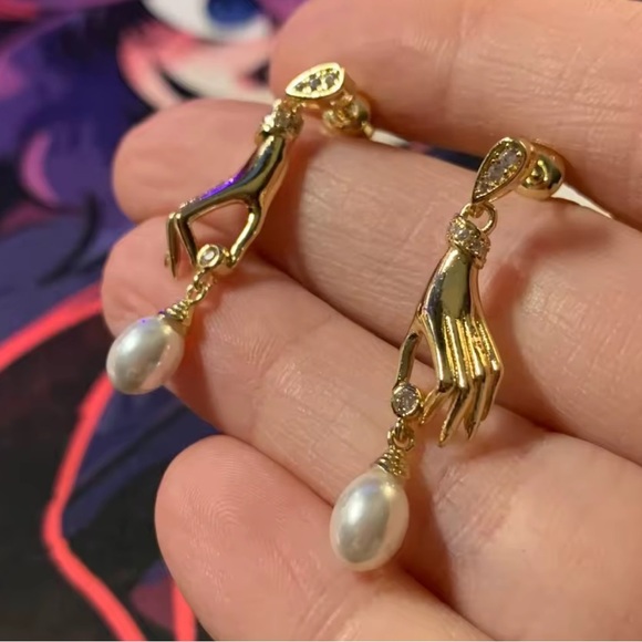 Brand NEW! Victorian Golden Hand Baroque Pearl Drop Earrings - Picture 8 of 8